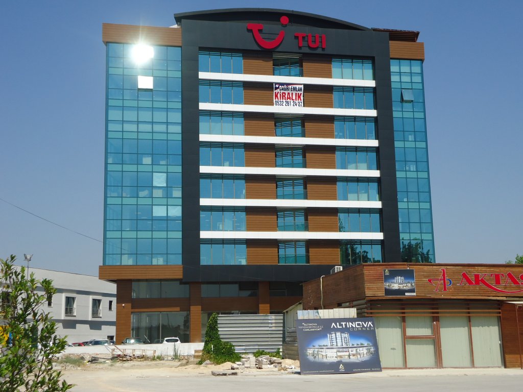 ANTALYA ALTINOVA KAVŞAĞINDA PLAZADA SATILIK OFİS